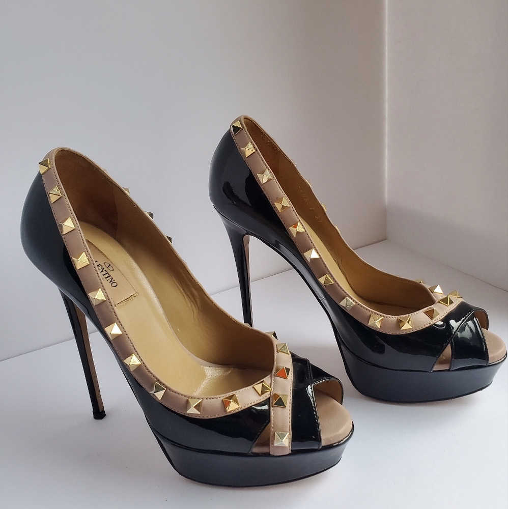 Valentino Garavani Rockstud Peep Toe Platform Pump - Size 39